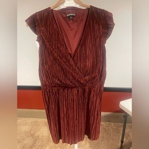 Express crinkle dress with hidden shorts. Small